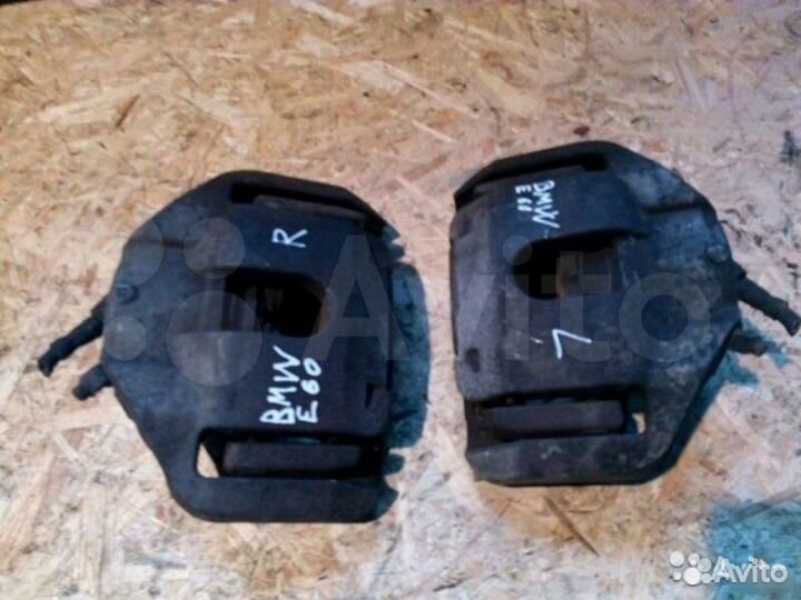 Суппорта передняя Bmw 5 E60 2008