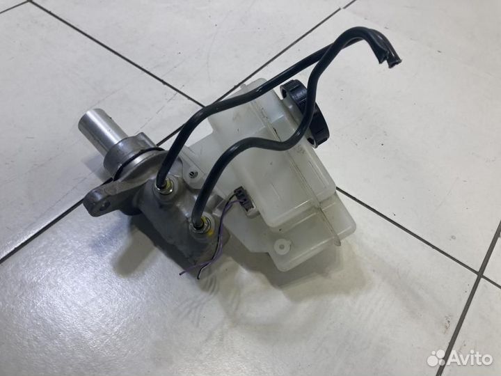 Главный тормозной цилиндр Infiniti Q50 V37