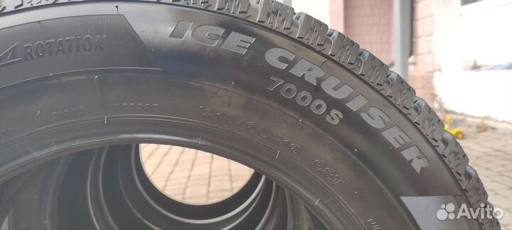 Bridgestone Ice Cruiser 7000S 215/65 R16 98T