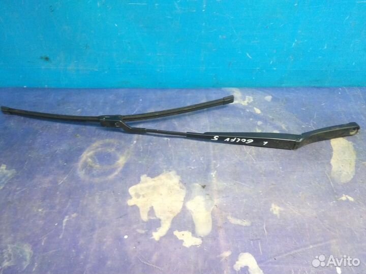 Поводок стеклоочистителя передний левый VW Golf V