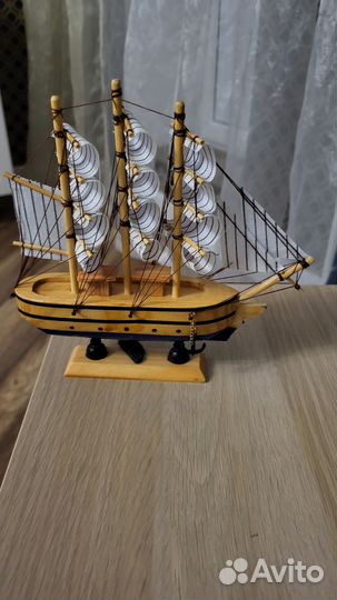 Кораблик сувенирный