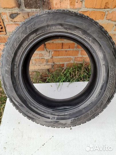 Bridgestone Blizzak DM-V1 225/60 R18