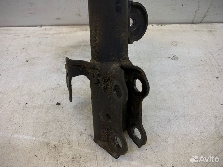 Амортизатор правый Toyota Rav4 40 2012-2019