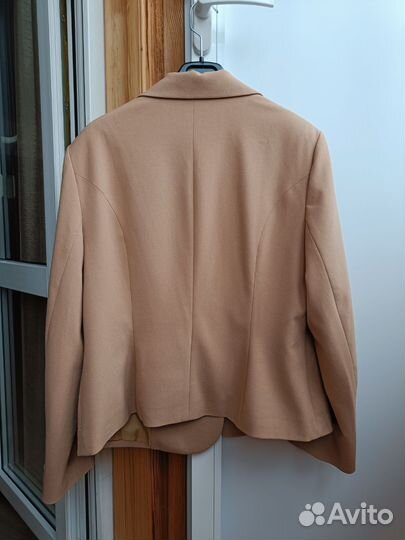 Костюм женский бежевый, 56 RU