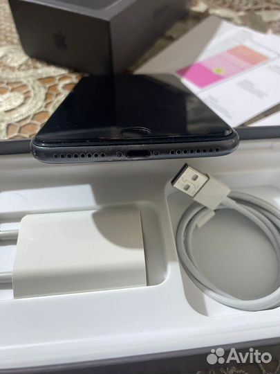 iPhone 8 Plus, 64 ГБ