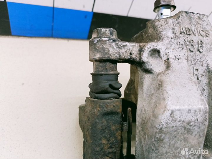 Суппорт задний правый RAV 4 2013