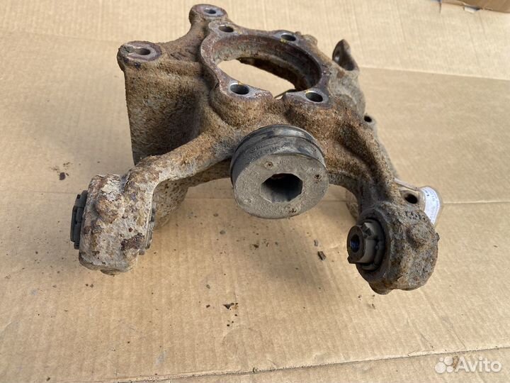 Кулак поворотный задний правый Mazda 3 III