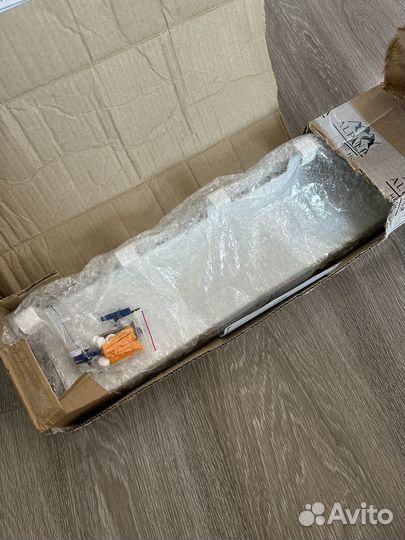 Полки настенные металлические