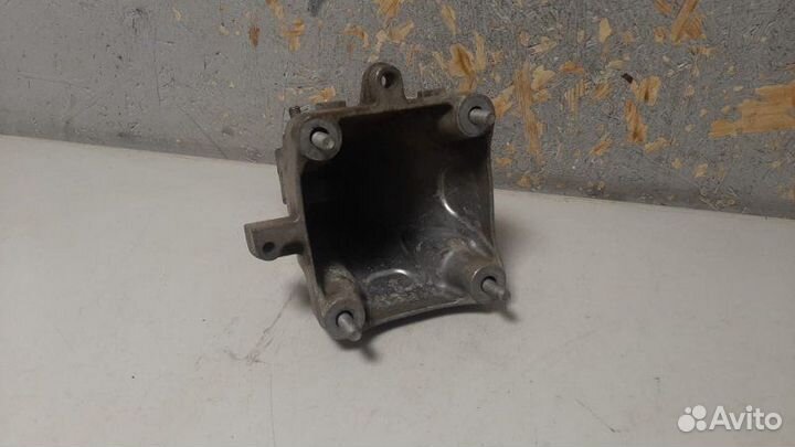 Опора двигателя передняя правая Mercedes Benz W