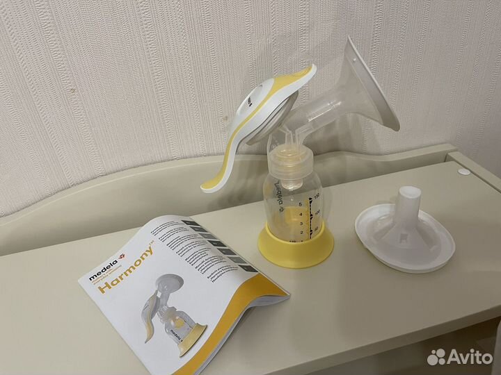 Молокоотсос ручной Medela Harmony