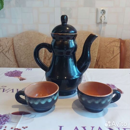 Кофейник и 2 чашки