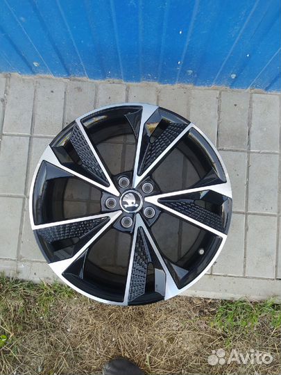 R18/5/112 Новые audi WV Passat, Skoda Мерседес