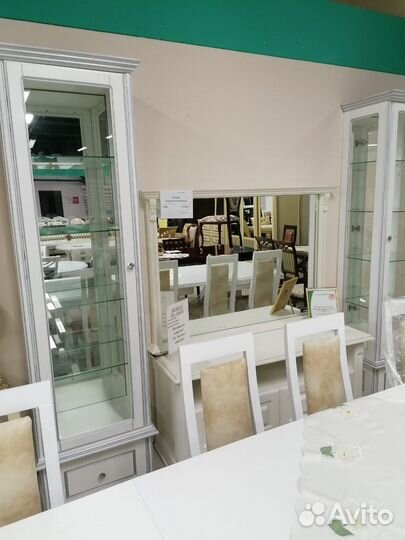 Витрина для посуды 