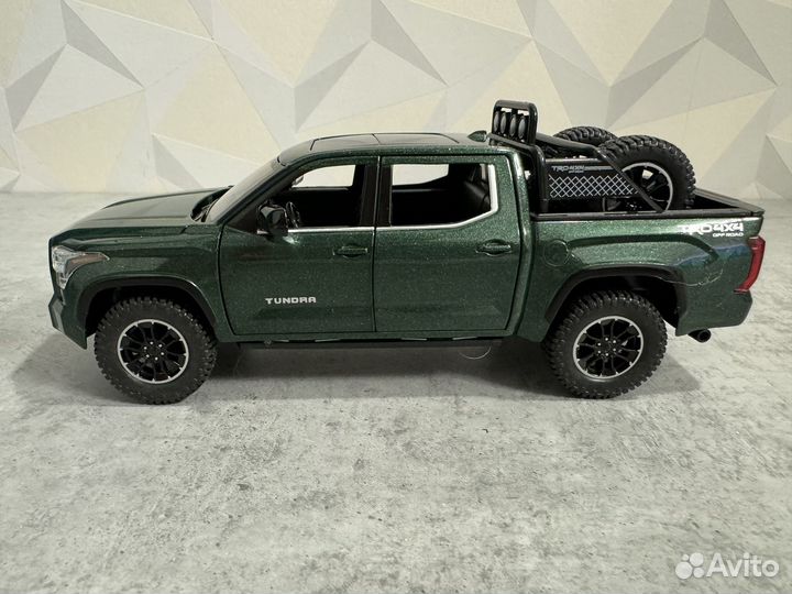 Модель машинки toyota tundra металлическая