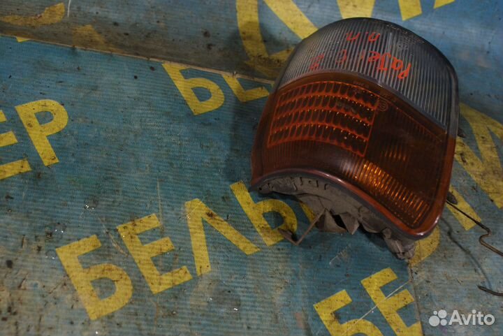 Передний поворотник Mitsubishi Pajero 2