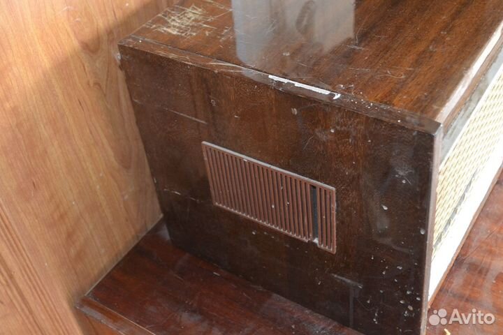 Магнитофон старый