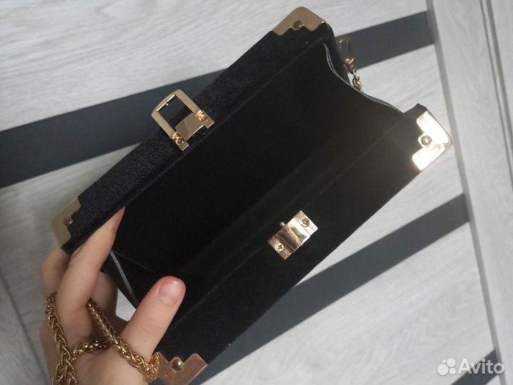 Невероятной красоты клатч сумка