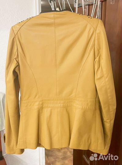 Курта Ottimo из натуральной кожи горчичного цвета