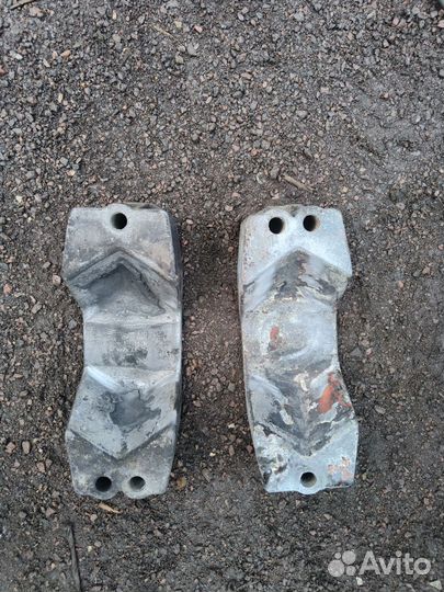 Кронштейн опора двигателя задняя Volvo F12