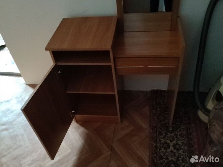 Комод,2 прикр.тумб,кровать160,туалет.столик, пуфик