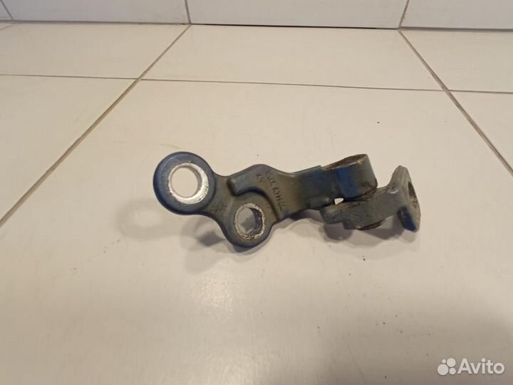 Петля двери передней правой нижняя Ford Focus 1 DN