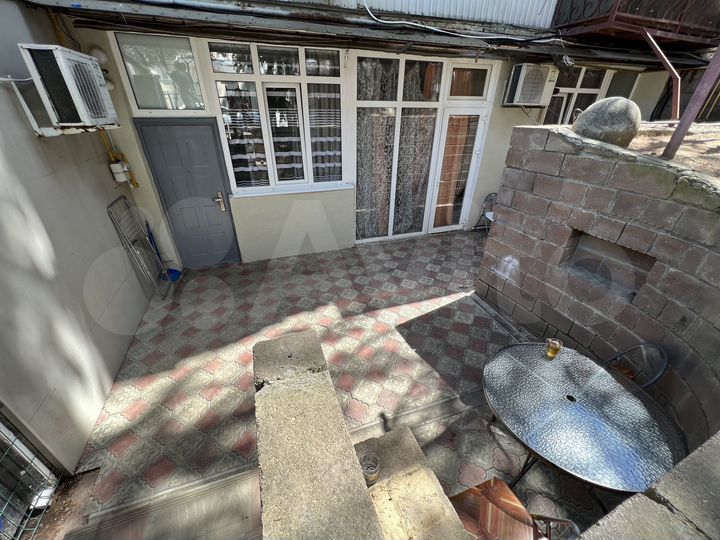 4-к. квартира, 102 м², 1/4 эт.