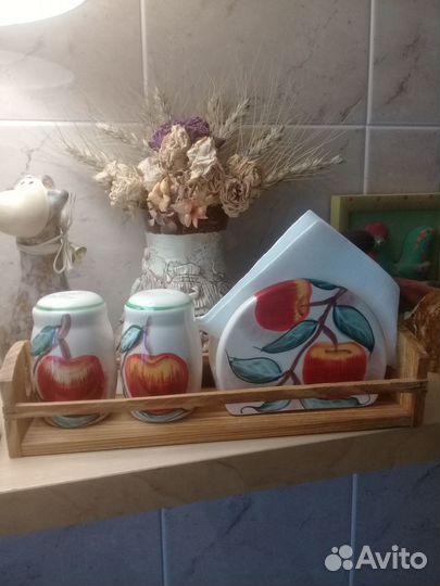 Набор для специй и салфетница с деревянной подстав