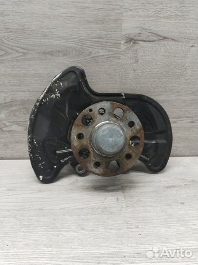 Поворотный кулак левый Mercedes C-Class W204