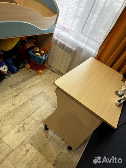 Детская кровать чердак со столом и шкафом