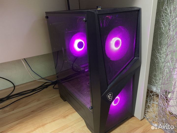 Игровой системный блок с монитором