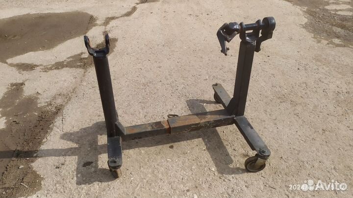 Стенд для ремонта двигателя