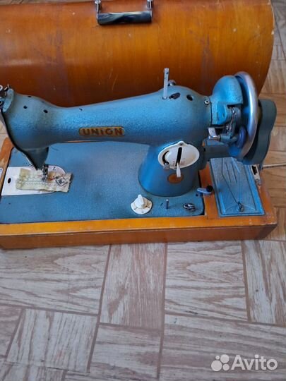 Швейная машинка ,ручная бу Чайка