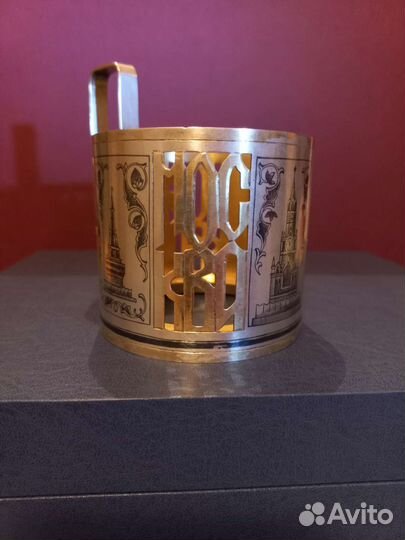 Коллекционный серебряный подстаканник москва,107гр