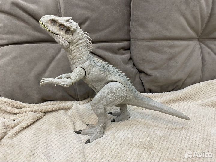 Индоминус и тираннозавр рекс Jurassic world