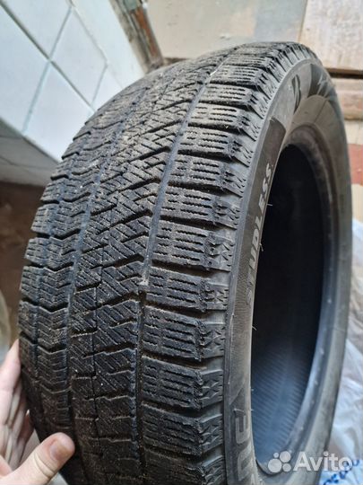 Bridgestone Blizzak Ice 215/55 R17