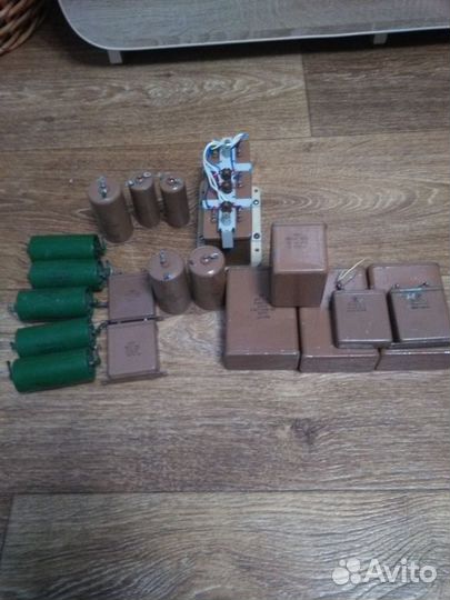 Конденсаторы разные продам