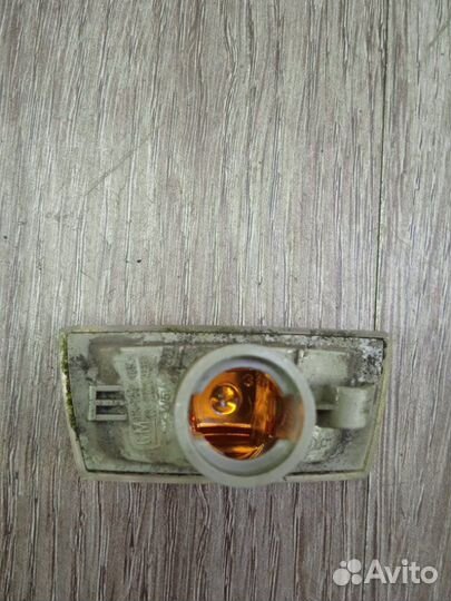 Повторитель поворота передний правый Opel Corsa D