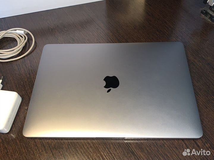 Apple MacBook Pro 13 2019 touch bar 256gb