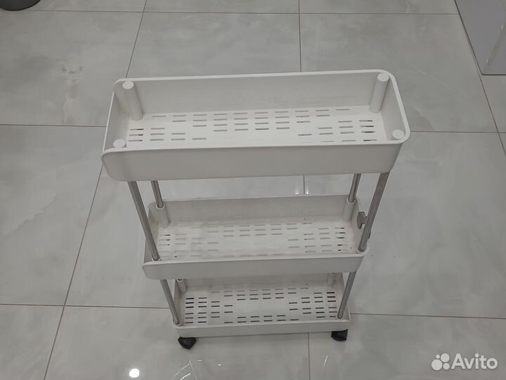 Этажерка на колесиках