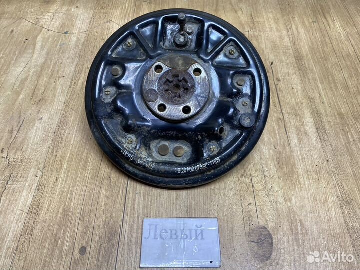 Щит опорный задний левый Skoda Fabia 2