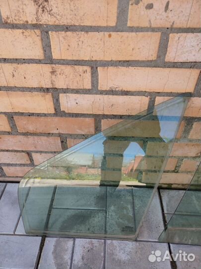 Стекло двери передней левой Renault Scenic 1