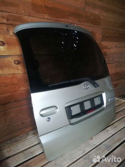 Дверь багажника Toyota Funcargo