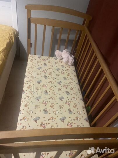 Кроватка для новорожденных с маятником