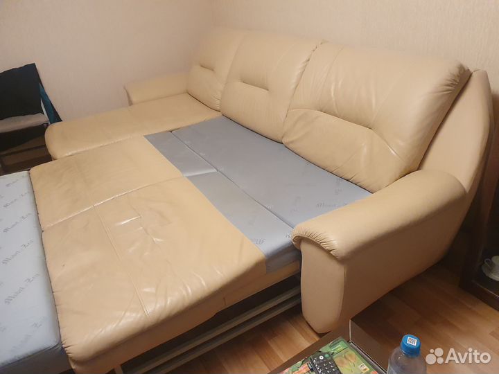 Кожаный угловой диван бу