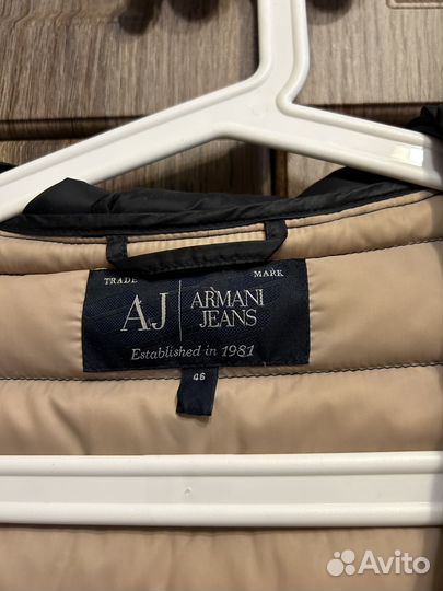 Пуховик женский Armani 46