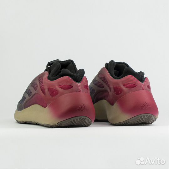 Кроссовки Adidas Yeezy Boost 700 v3 Wmns Fade Carb
