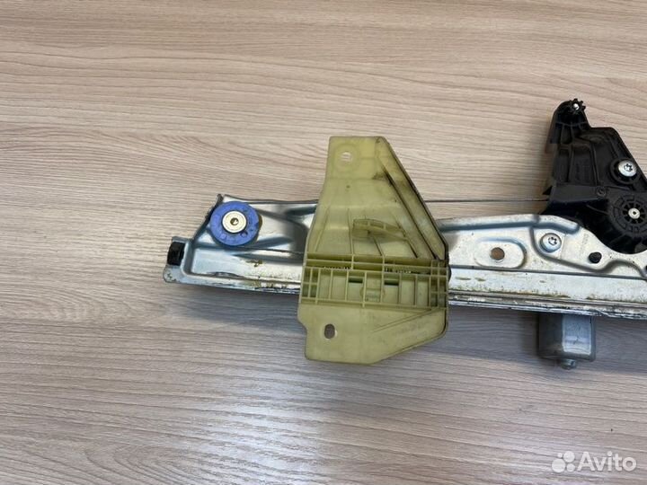 Стеклоподъемник передний правый LADA X-Ray