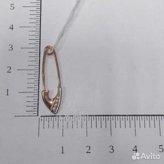 Золотая брошь с финитами