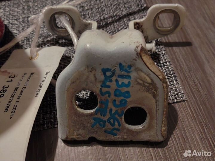 Петля двери левая верхняя Renault Duster 2 2021