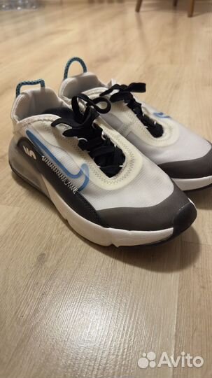 Кроссовки женские